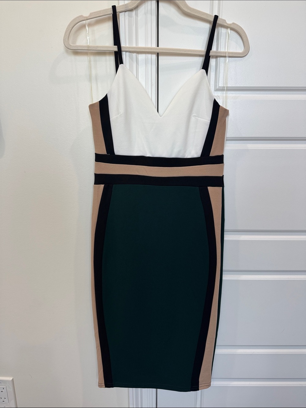 NEW Windsor Body Contour Dress Spaghetti Strap Green White Tan, size Medium